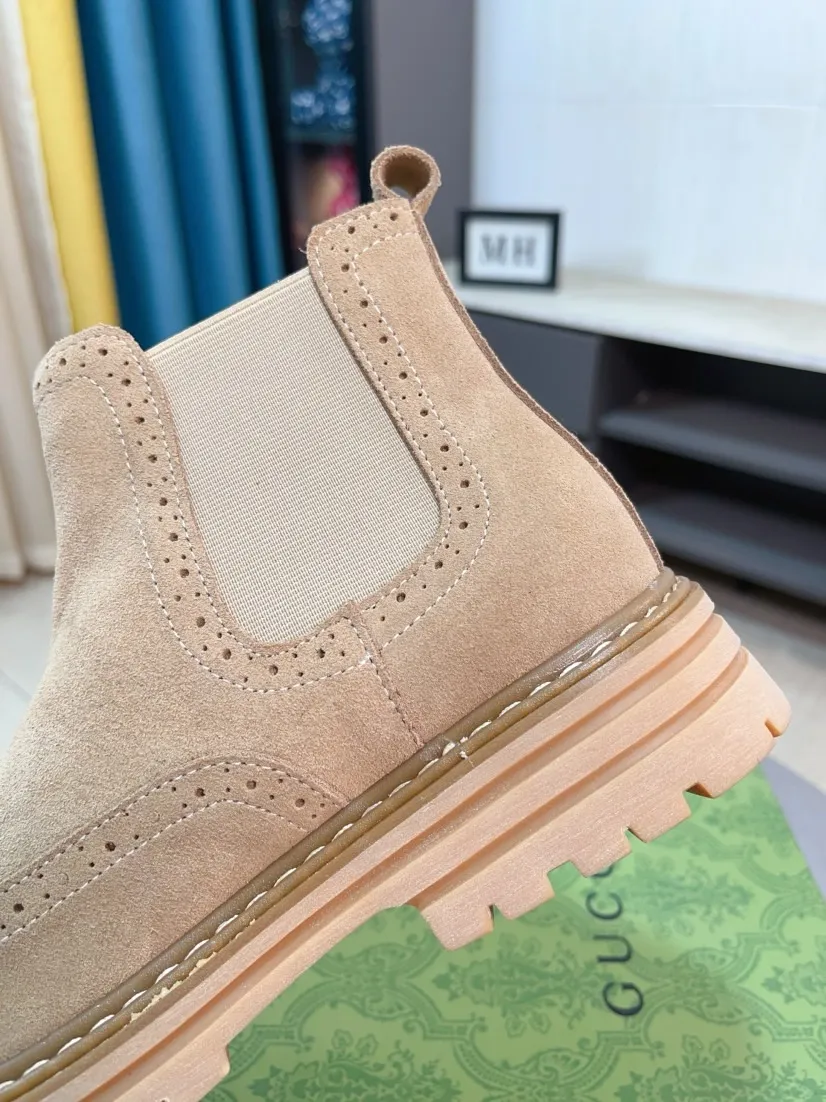 Men's shoes 💰540🌸🌸 (GUCCI) [cow lining plus velvet optional] [can be made without standard] New product Martin boots imported from Canada with full top layer high mercerized frosted fabric, punched using 3D digital technology, high-end and classy, ​​versatile to wear, full of three-dimensionality, close pictures will make you obsessed with the leather. You can't extricate yourself ~ the best on the market.          Fabric: Cowhide/Embossed Lining: Cowhide.          Please make a note when placing an order, sizes: 38-44 (37, 45, 46 can be customized and cannot be returned or exchanged) 5 colors available; black, gray, khaki, coffee, and earthy yellow